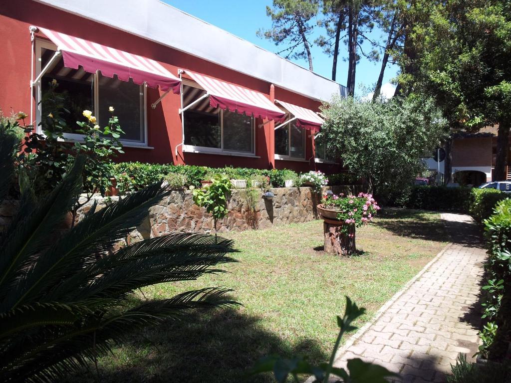 Hotel Grifone Principina a Mare Exterior photo