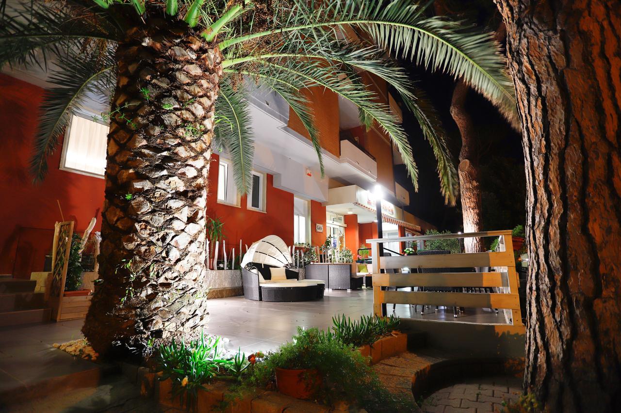 Hotel Grifone Principina a Mare Exterior photo