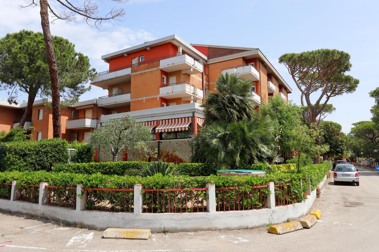 Hotel Grifone Principina a Mare Exterior photo