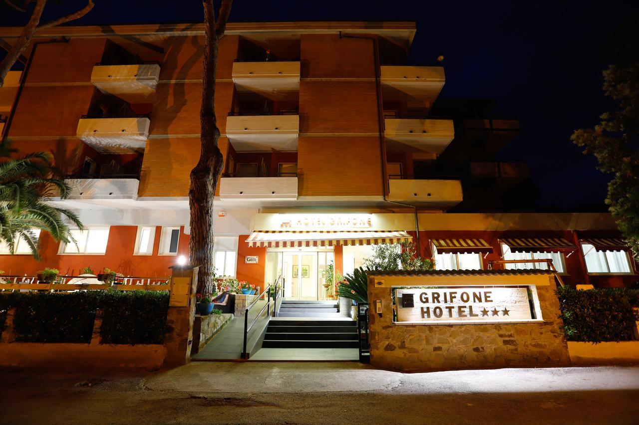 Hotel Grifone Principina a Mare Exterior photo