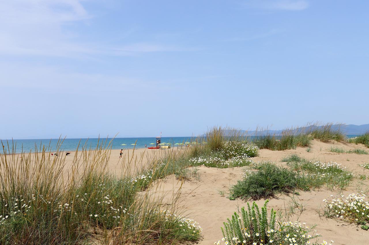Hotel Grifone Principina a Mare Exterior photo